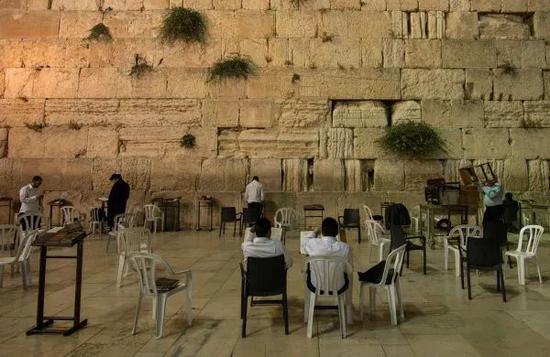 ▲位于耶路撒冷老城的西墙（新华社）