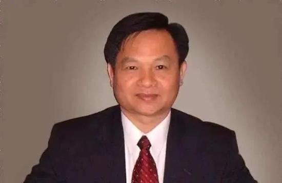 这个穷小子打了38年酱油 “打”成中国顶级富豪