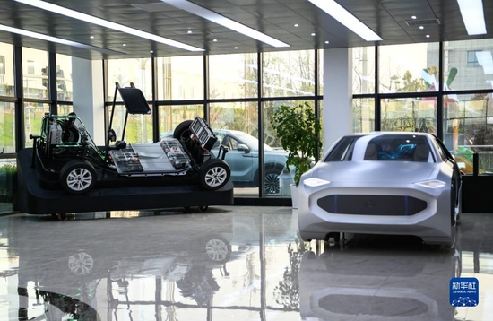 在四川省广安市邻水县川渝高竹新区一家企业展厅内拍摄的展车(2021年3