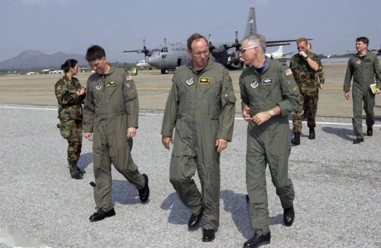 大卫?德普图拉（前排中）