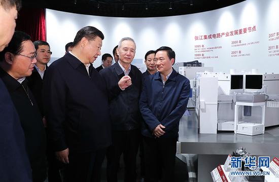 6日下午,习近平在张江科学城展现厅调查,理解上海科技创新和科技成果转化状况。新华社记者 谢环驰 摄