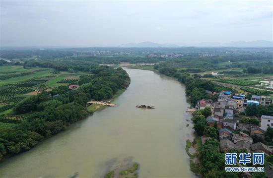 这是位于广西全州县凤凰镇的凤凰嘴（6月29日无人机拍摄）。 新华社记者 周华 摄