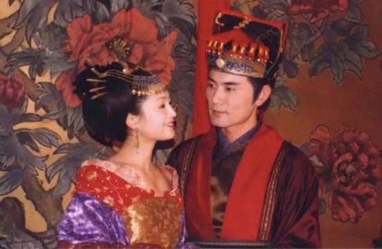 陈红出演的太平公主和赵文瑄出演的薛绍。