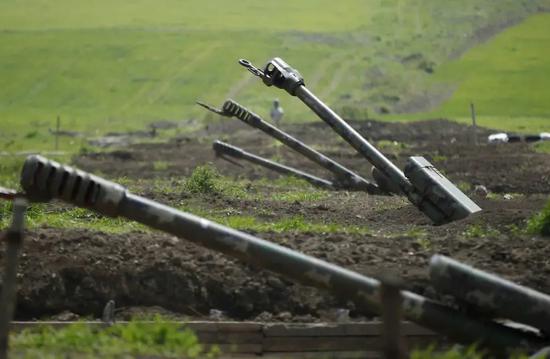 亚美尼亚军的火炮（路透社）