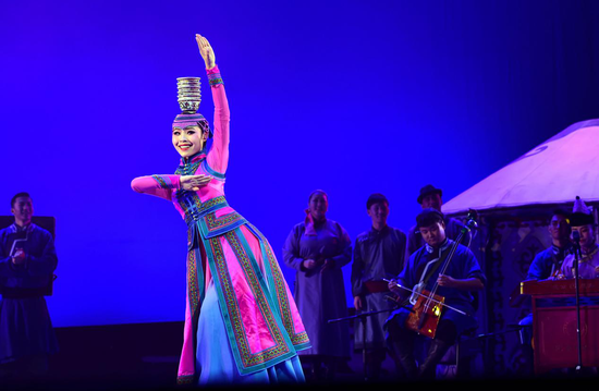 2017年12月4日，内蒙古各地乌兰牧骑齐聚呼和浩特，在乌兰恰特剧院举行精品节目汇演。