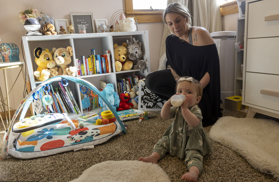 美媒美国无薪产假令新手妈妈压力山大巨额生育费让人喘不过气