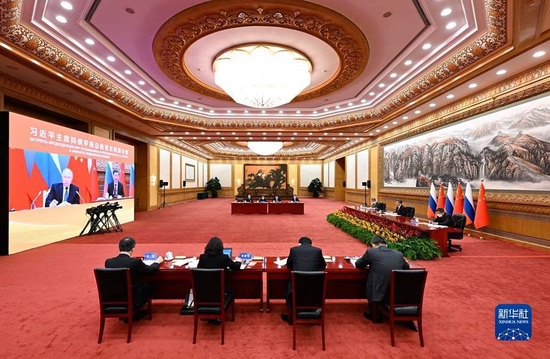 12月30日下午，国家主席习近平在北京同俄罗斯总统普京举行视频会晤。新华社记者 申宏 摄