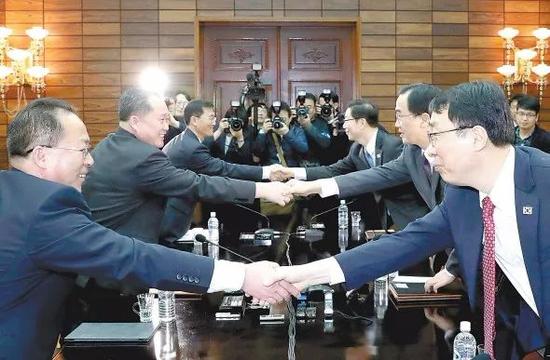 朝鲜和韩国代表29日在板门店朝方一侧的统一阁举行高级别会谈,双方商定于4月27日在板门店韩方一侧的“和平之家”举行朝韩首脑会晤。