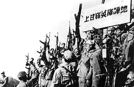 志愿军庆祝上甘岭战役胜利，正是靠着不屈顽强的精神，新中国能够在朝鲜向世界宣告：中国回来了！