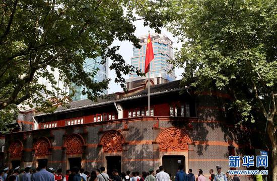 �й�һ���ַ������⾰��2017��10��1���㣩��&nbsp;�»������ ��ӱ ��