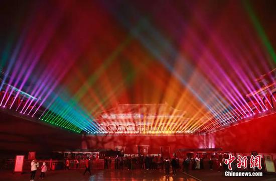  2月18日，北京故宫午门调试灯光。中新社记者 杜洋 摄