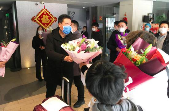 第一批抵京湖北籍旅客解除隔离 无人感染