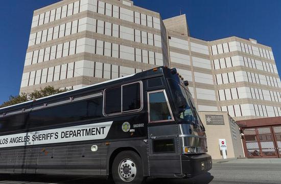 新冠肺炎疫情在美蔓延 全美各地超1.6万囚犯获准