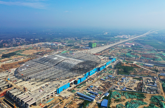 7月24日拍摄的京雄城际铁路雄安站(无人机照片)。 新华社记者 邢广利 摄