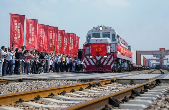“上海号”中欧班列从上海首发，驶向德国汉堡（9月28日摄）。新华社记者 丁汀 摄