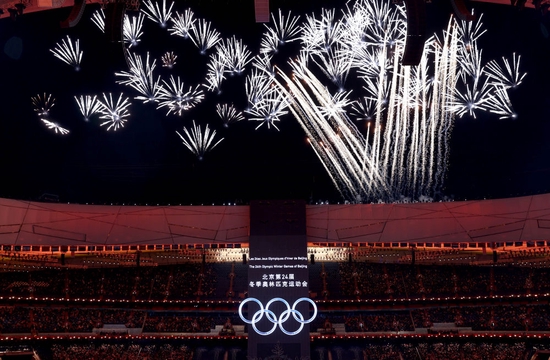 图为北京2022年冬奥会开幕式上的焰火表演（2022年2月4日摄）。新华社记者 陈建力 摄