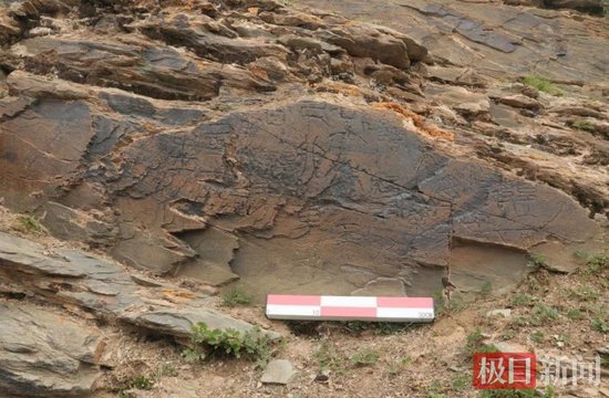 秦始皇遣使昆仑采药的证据找到了？“昆仑石刻”陷真假争议，青海文保部门最新发声