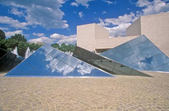 华盛顿国家艺术馆，贝聿铭设计。视觉中国供图