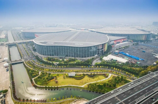 国家会展中心(上海)鸟瞰(2020年11月3日摄) 吴恺摄/ 本刊
