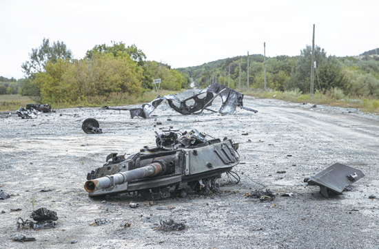 9月11日，乌武装部队已控制哈尔科夫州巴拉克列亚。图为被摧毁的坦克。（视觉中国）