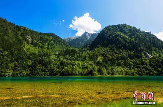 资料图:九寨沟景区风光。 余晴峯 摄 图片来源:CTPphoto