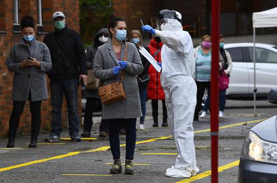 约有550万人口的斯洛伐克正在进行全民新冠病毒检测,这是第一个尝试“全民检测”模式的西方国家。