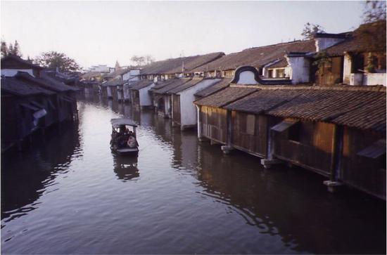 乌镇的水阁房