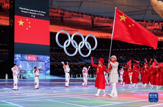  在北京国家体育场举行的第二十四届冬季奥林匹克运动会开幕式上，中国代表团进入会场（2022年2月4日摄）。 新华社记者 曹灿 摄