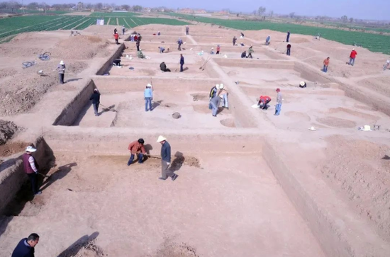 ▲2011年春季绛县周家庄遗址考古发掘现场