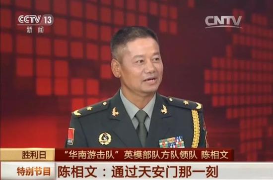 这位将军曾任全军特种兵总教头年过半百六块腹肌