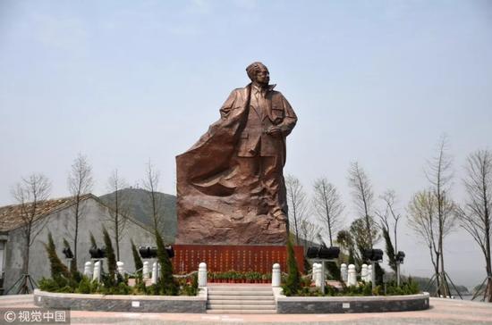 胡耀邦墓:中心国务院批准 胡耀邦塑像在湖南揭幕 大陈岛上的胡耀邦雕像