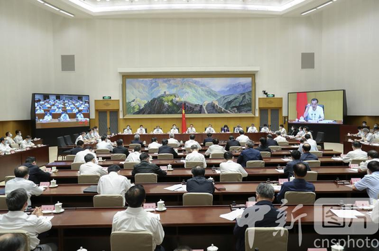  △7月23日，国务院召开第三次廉政工作会议。中新社记者 刘震 摄