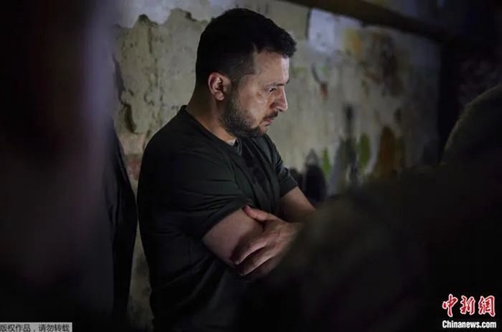 2022��6��5�գ��ڿ�����ͳ����˹���ڶٰ�˹����ǰ����ȡ���˱��档ͼƬ��Դ���ڿ�����ͳ���Ű칫��