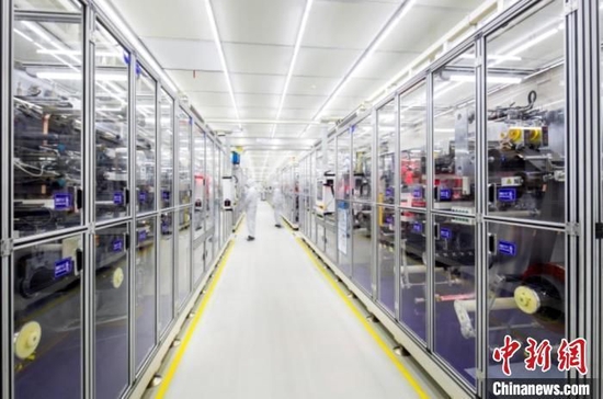 资料图：动力电池生产车间。 宜宾市委宣传部 供图