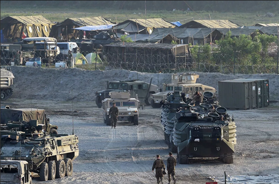 美菲“肩并肩”军演。图源：AFP