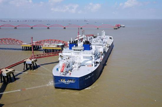 今年7月俄罗斯“弗拉基米尔·鲁萨诺夫”号和“爱德华·托尔”号两艘Arc7冰级液化天然气（LNG）油轮已经往中国运送首批两批“亚马尔液化气”。（法新社）
