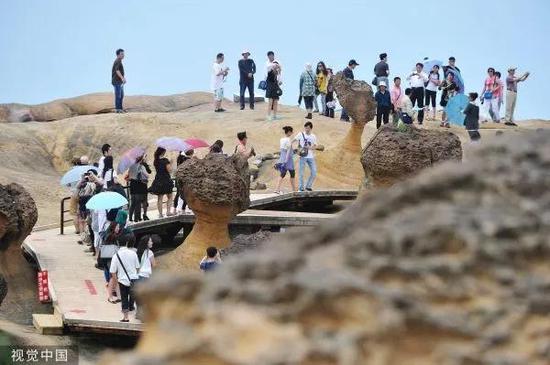  ▲资料图片：在台湾旅游的大陆旅行团。