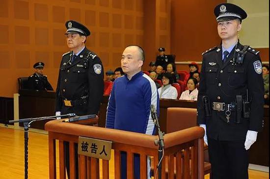 “爱晚系”曹斌铭一审获无期:吸收公众资金1