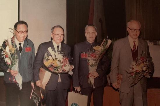 1986年3月，向中央提出发展高技术建议的四位科学家。右起：王淦昌、杨嘉墀、王大珩、陈芳允。