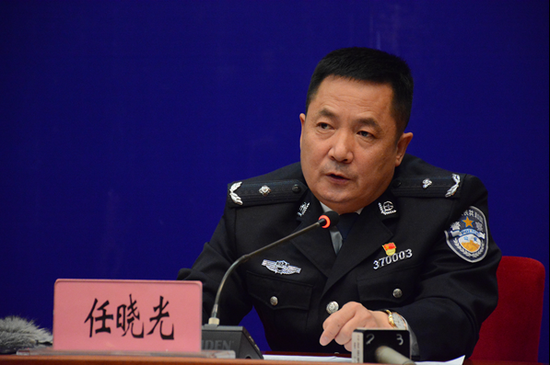 云南省委省政府应对新冠肺炎疫情工作领导小组指挥部出入境管控组副组长,云南出入境边防检查总站副总站长任晓光回答记者提问