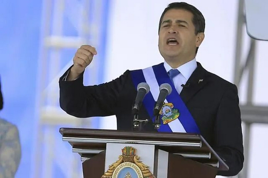 ·2018年1月27日，在洪都拉斯首都特古西加尔巴，获得总统连任的埃尔南德斯发表就职演讲。
