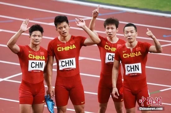 资料图：图为中国队队员赛后合影 图片来源：视觉中国