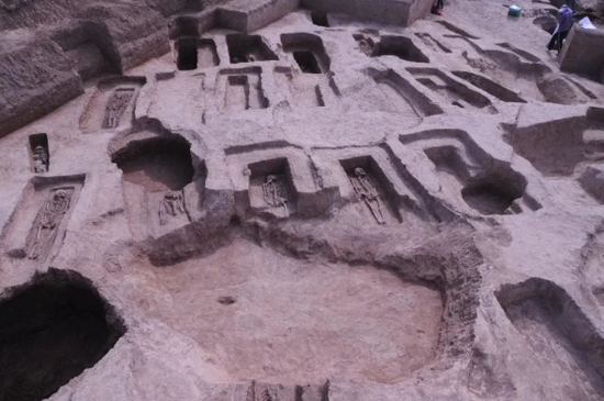 ▲集中分布的中型墓