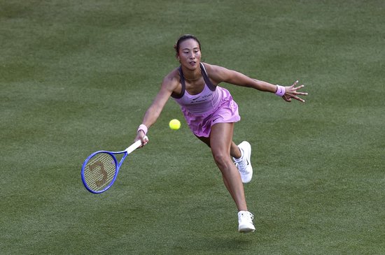 晋级次轮！WTA250诺丁汉站首轮：郑钦文2-1逆转萨卡里