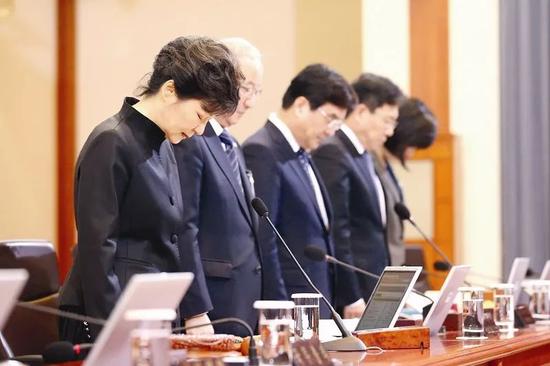 ▲朴槿惠曾为丑闻而道歉。图源:新华社。