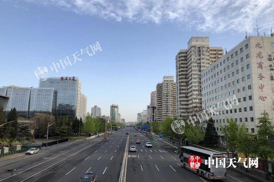 1523661594640051260.jpg 今天早晨,北京天空放晴,蓝天重现。