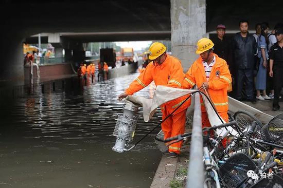 北京暴雨图片:北京暴雨“阵势”有多大?看看这些照片就能感受到