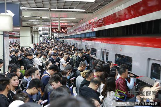 中秋假期北京地铁计划加开临客177列。图为北京地铁资料图。赵庆摄&nbsp; 千龙网发