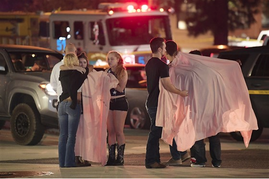  当地时间7日晚，美国加利福尼亚州南部酒吧发生枪击事件。（美联社）