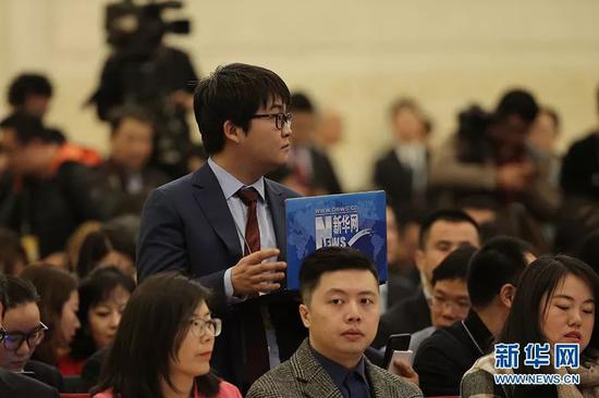 2018年3月20日，新华网记者在十三届全国人大一次会议记者会现场。新华网 翟子赫 摄